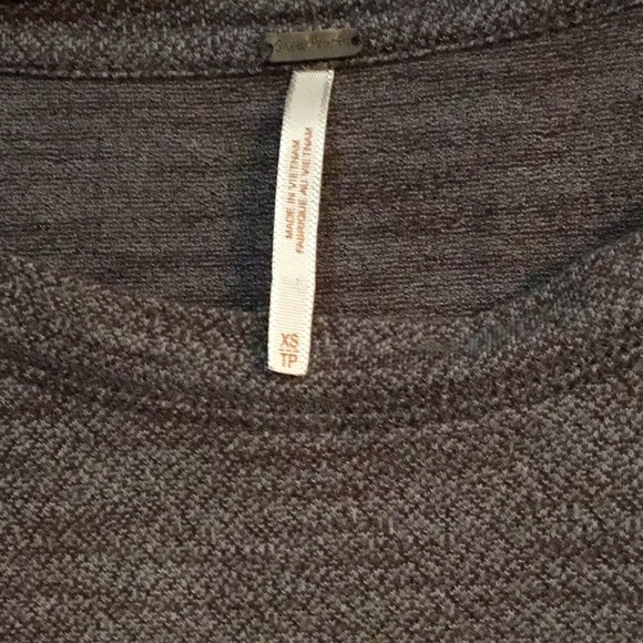 Free people top, 3/4 sleeve, sz XS reposting because it does not fit me 😢 - Picture 4 of 5